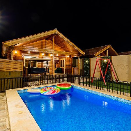 شاليهات الكوخ السويسري وأكوابارك Villa Ash Shishah Екстериор снимка